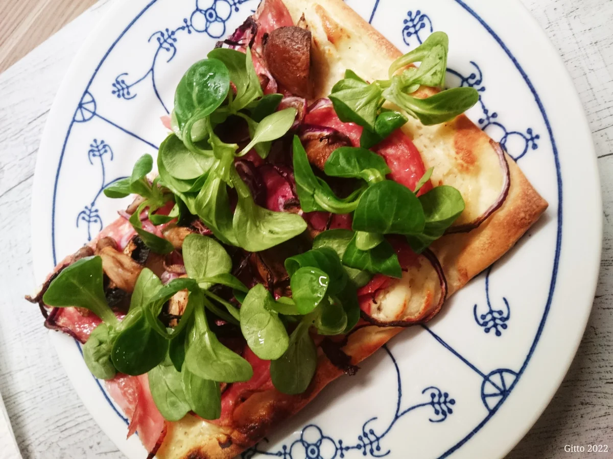 Flammkuchen mit Feldsalat - Rezept - Bild Nr. 15450
