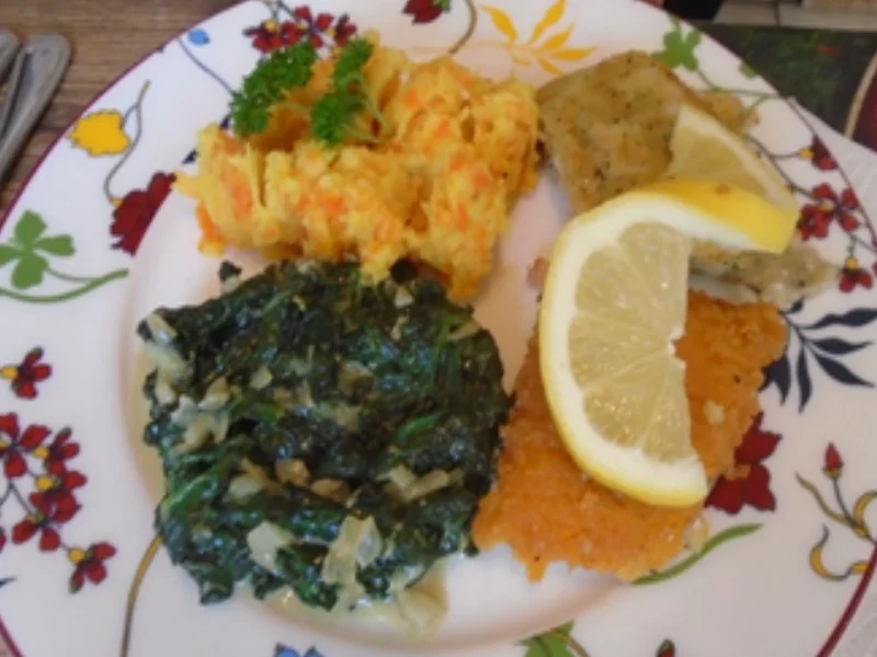 Alaska Seelachsfilet mit Rahm-Blattspinat und Möhren-Kartoffel-Stampf - Rezept - Bild Nr. 2