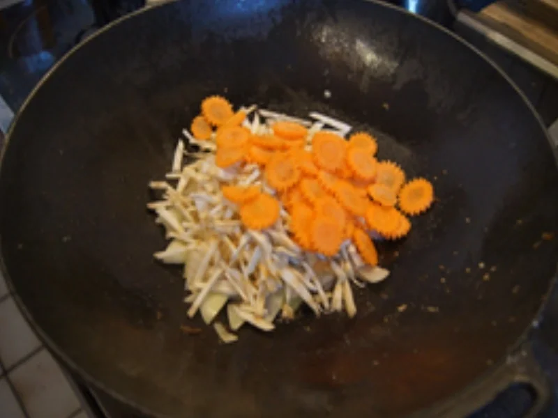 Schweinefilet ausgebacken, mit Gemüse süß-sauer und Mie-Nudeln - Rezept - Bild Nr. 15463