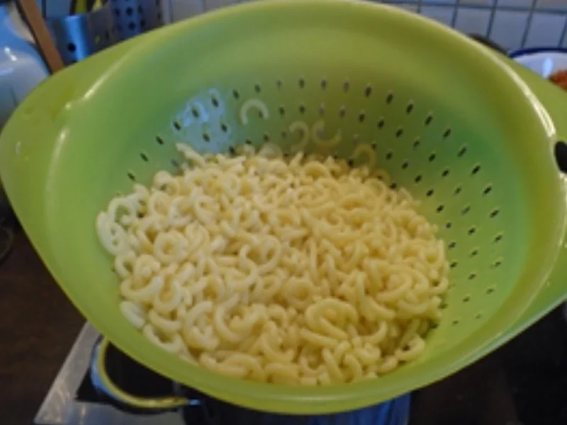 Rezept: Gabelspaghetti mit Gemüse süß-sauer Bild Nr. 5 Gabelspaghetti mit Gemüse süß-sauer - Rezept - Bild Nr. 5