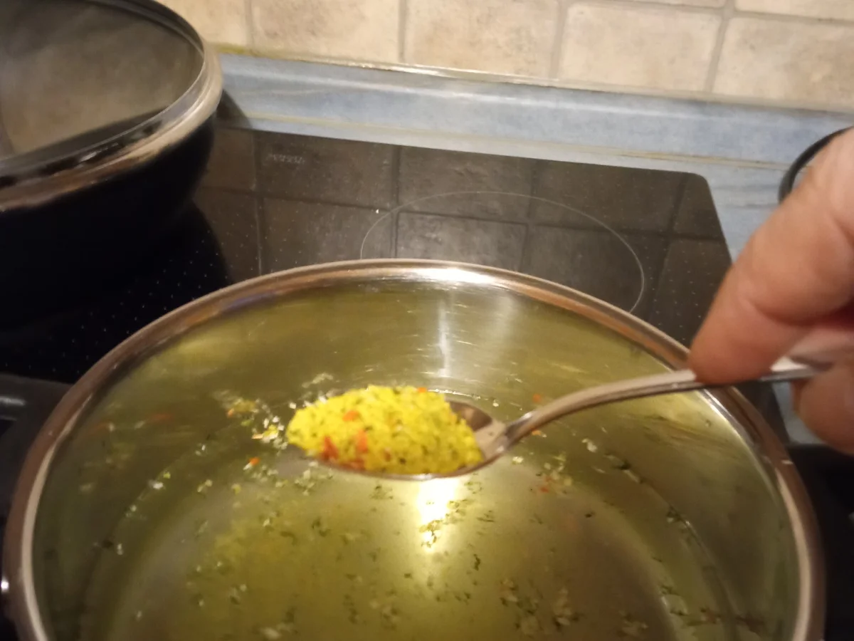 Gefüllte Paprikaschoten- Naturreis- und kleinem Salat. - Rezept - Bild Nr. 15448