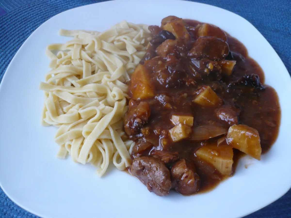 Rezept: Pastinaken - Pflaumen - Gulasch Bild Nr. 2 Pastinaken - Pflaumen - Gulasch - Rezept - Bild Nr. 2