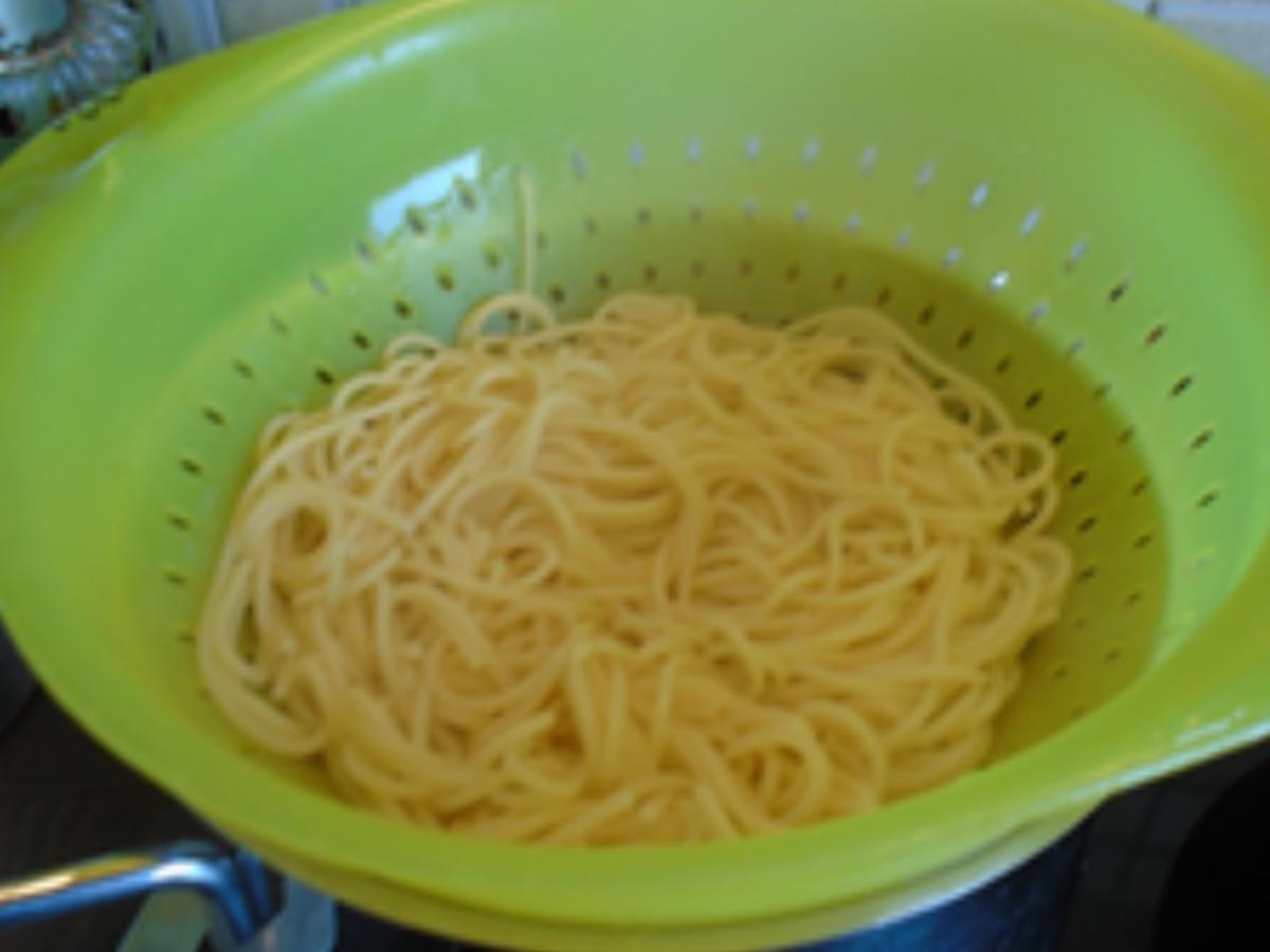 Spaghetti mit Schalotte, Knoblauch und Walnüssen - Rezept - Bild Nr. 16