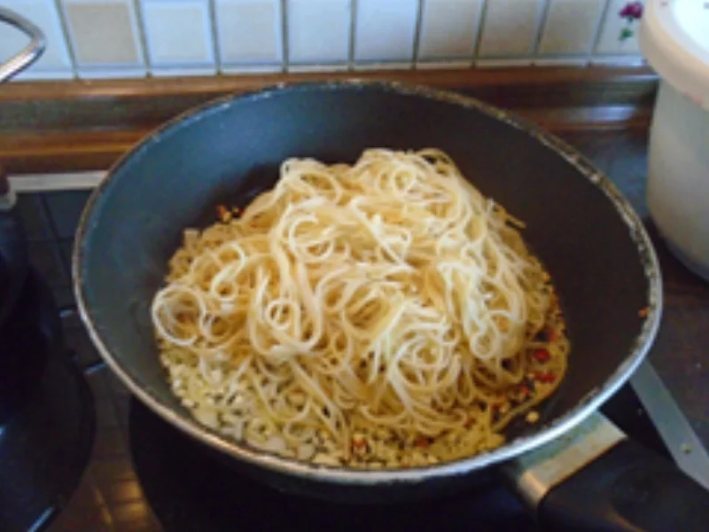 Spaghetti mit Schalotte, Knoblauch und Walnüssen - Rezept - Bild Nr. 20