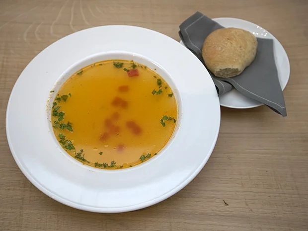 Rezept: Tomatensuppe mit Brot und Kräuterbuttter Bild Nr. 2 Tomatensuppe mit Brot und Kräuterbuttter - Rezept - Bild Nr. 2