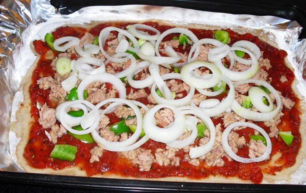 Rustikale Pizza mit Thunfisch - kulinarische Weltreise 02. 2022 - Rezept - Bild Nr. 15450