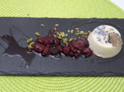 Trüffel Panna Cotta mit Trüffel Honig und Kirsch-Kompott - Rezept - Bild Nr. 2