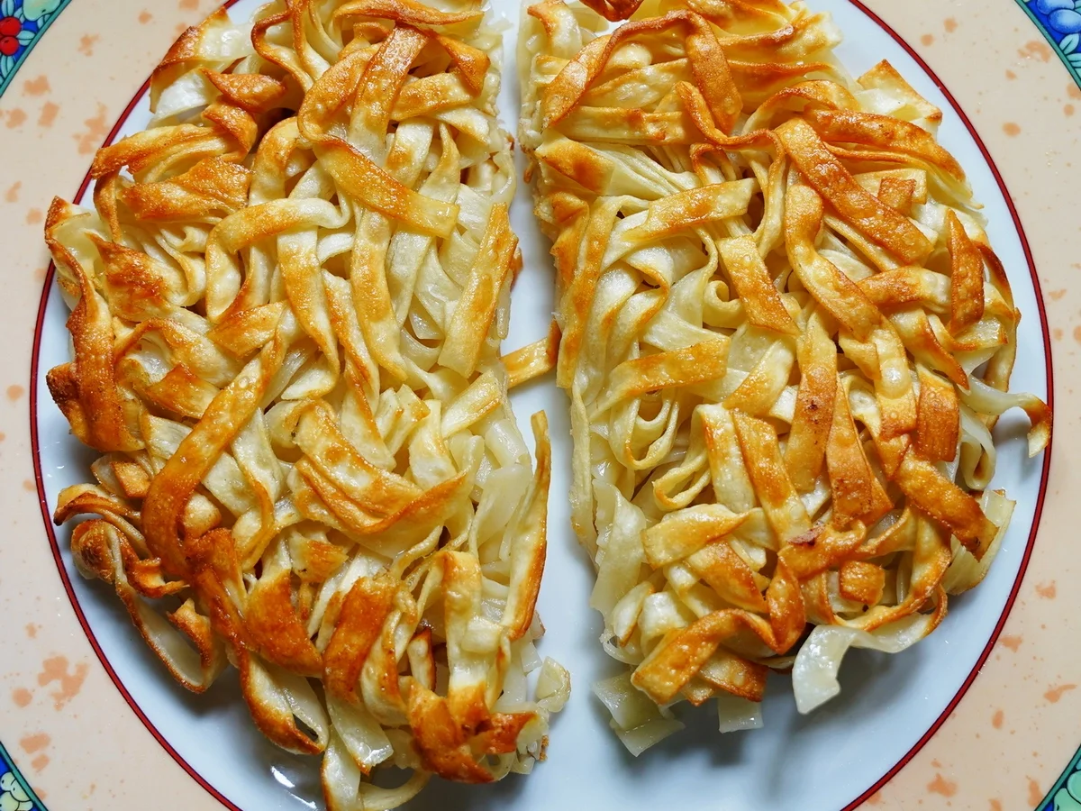Doppelgesichtige gebratene Weizenbandnudeln - Rezept - Bild Nr. 15446