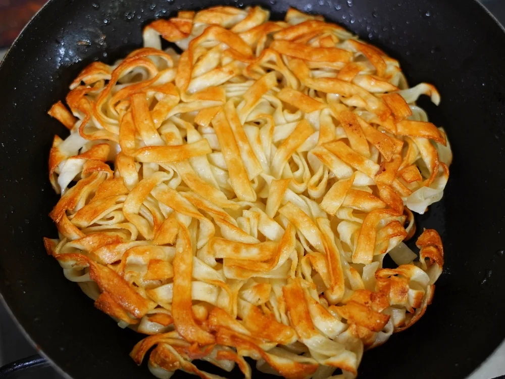 Doppelgesichtige gebratene Weizenbandnudeln - Rezept - Bild Nr. 15450