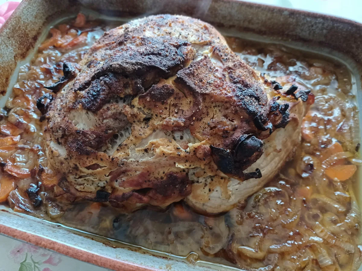 Schweinebraten mit Rotkohl und Salzkartoffeln - Rezept - Bild Nr. 15457