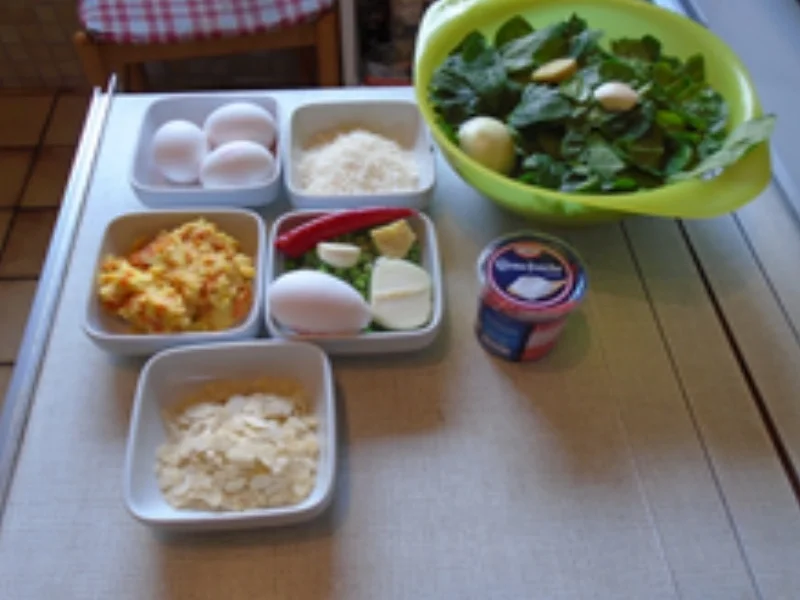 Rezept: Gemüsebuletten mit Rahm-Blattspinat und pikanten Rührei Bild Nr. 15448 Gemüsebuletten mit Rahm-Blattspinat und pikanten Rührei - Rezept - Bild Nr. 15448