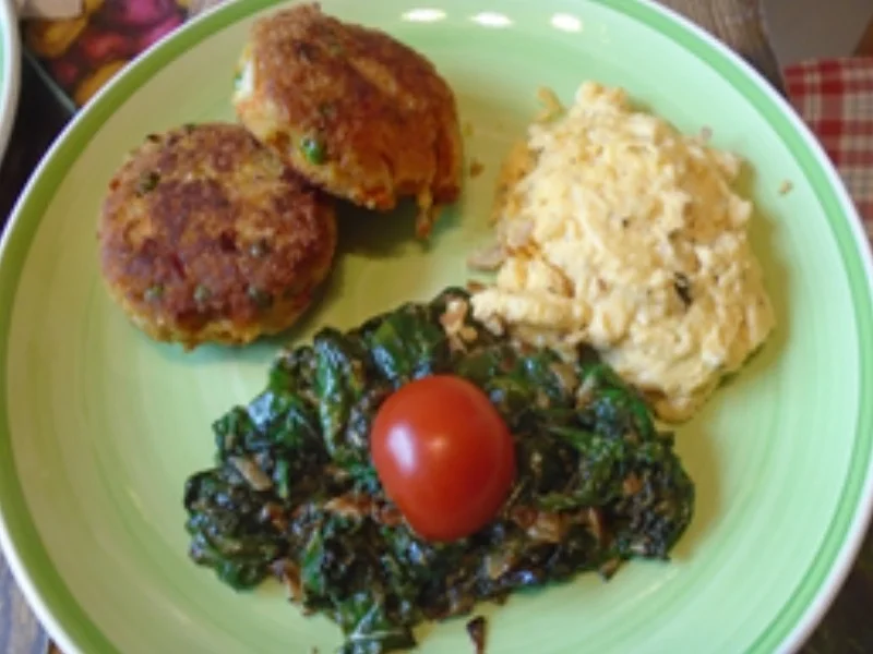 Rezept: Gemüsebuletten mit Rahm-Blattspinat und pikanten Rührei Bild Nr. 15462 Gemüsebuletten mit Rahm-Blattspinat und pikanten Rührei - Rezept - Bild Nr. 15462