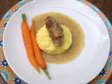 Involtini vom Kalb mit Parmaschinken und Kapern an Kartoffelpüree und glasierten Möhren - Rezept - Bild Nr. 2