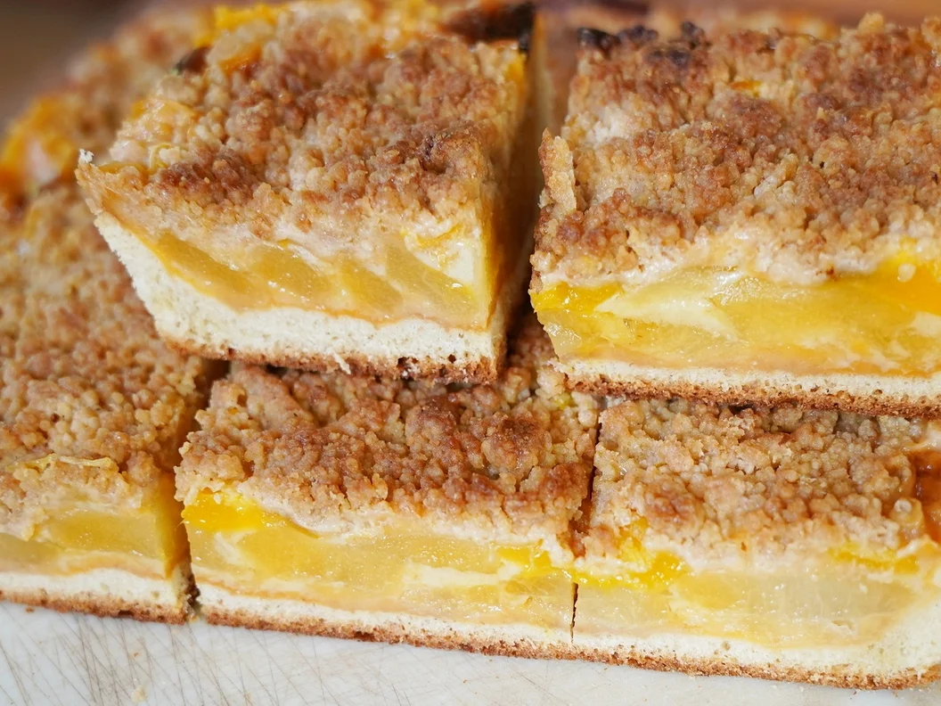 Saftiger Birnen- und Mangokuchen mit Streusel - Rezept - Bild Nr. 2