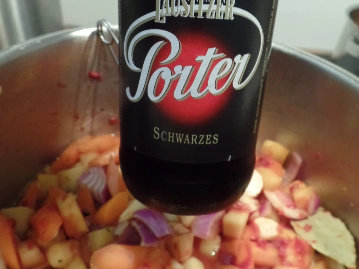 Bier-Gulasch mit Nudeln - Rezept - Bild Nr. 15457