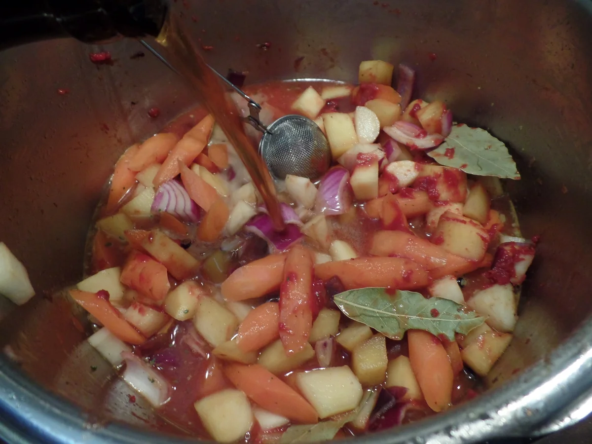 Bier-Gulasch mit Nudeln - Rezept - Bild Nr. 15458