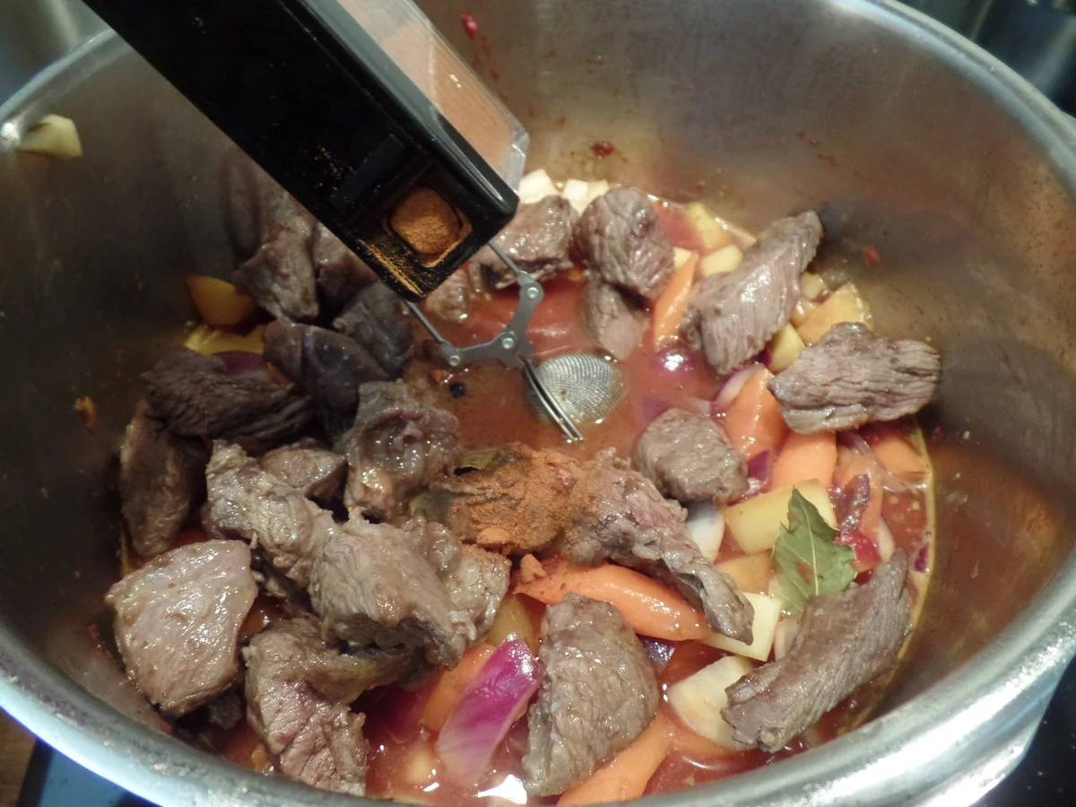 Bier-Gulasch mit Nudeln - Rezept - Bild Nr. 15459