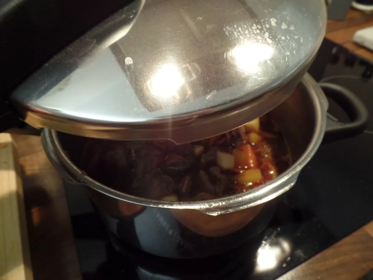 Bier-Gulasch mit Nudeln - Rezept - Bild Nr. 15460