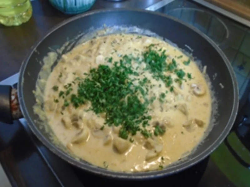 Spätzle-Champignon-Rahm-Pfanne - Rezept - Bild Nr. 11