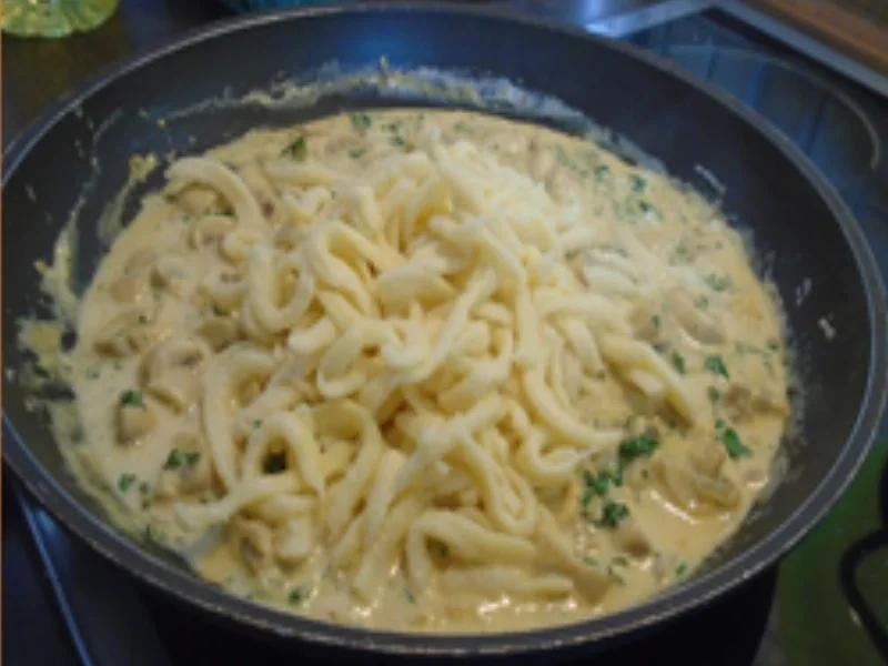 Spätzle-Champignon-Rahm-Pfanne - Rezept - Bild Nr. 12