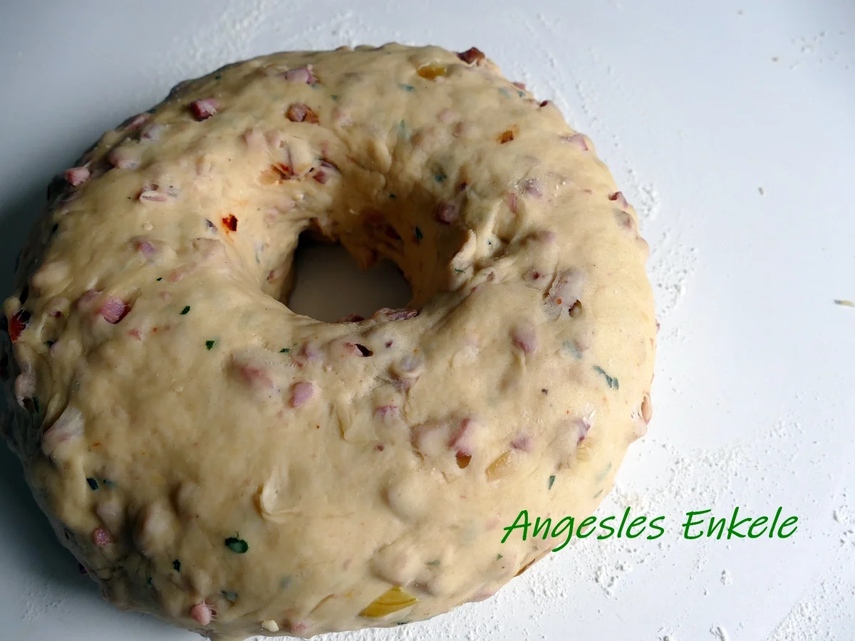 Gugelhupf Elsäßer Art mit Munsterkäse und Speck - Rezept - Bild Nr. 15454