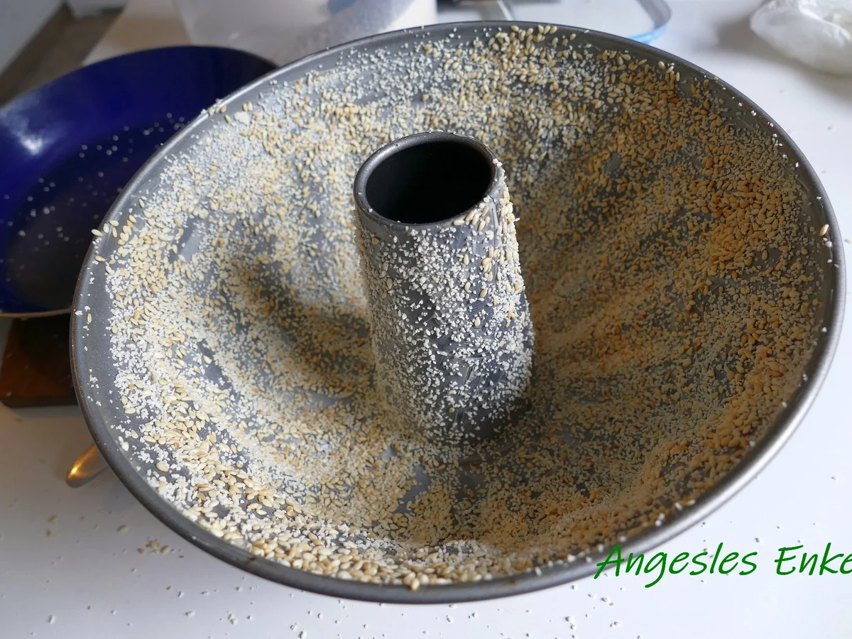 Gugelhupf Elsäßer Art mit Munsterkäse und Speck - Rezept - Bild Nr. 15455