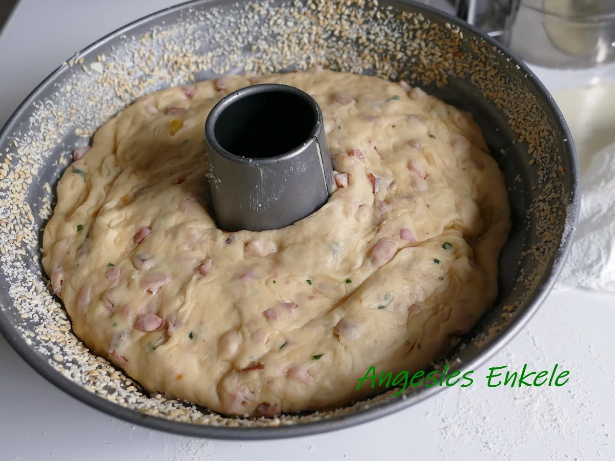 Gugelhupf Elsäßer Art mit Munsterkäse und Speck - Rezept - Bild Nr. 15456