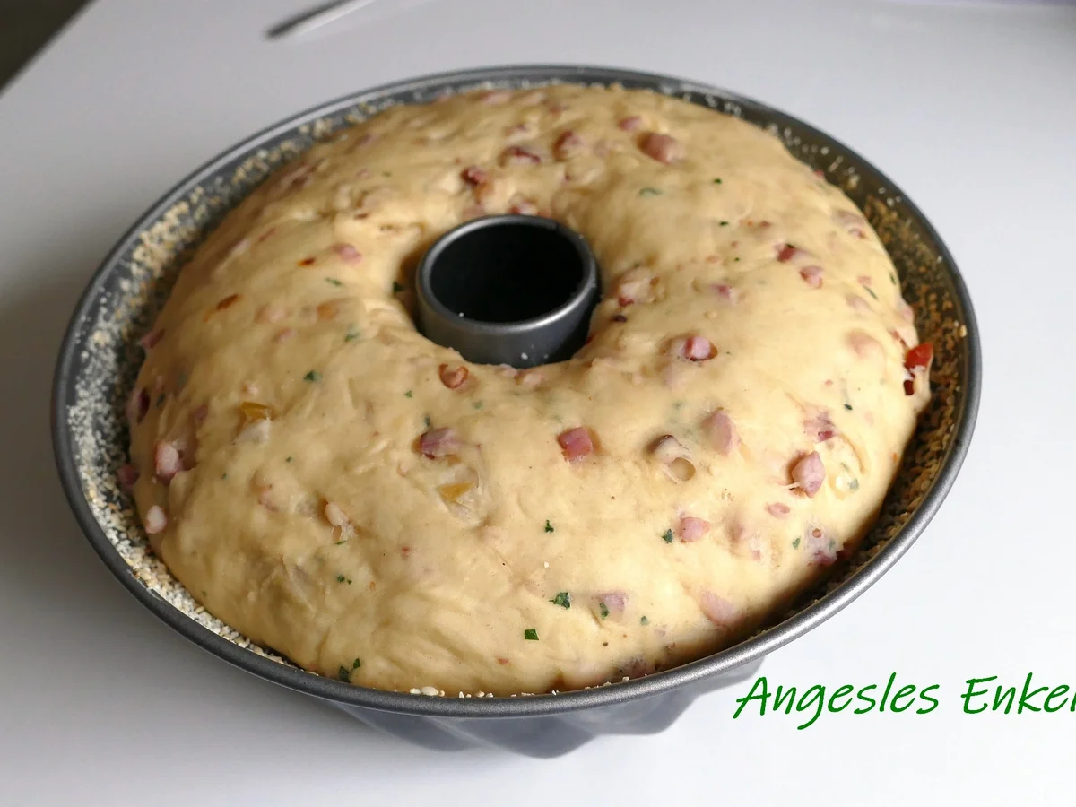 Gugelhupf Elsäßer Art mit Munsterkäse und Speck - Rezept - Bild Nr. 15457