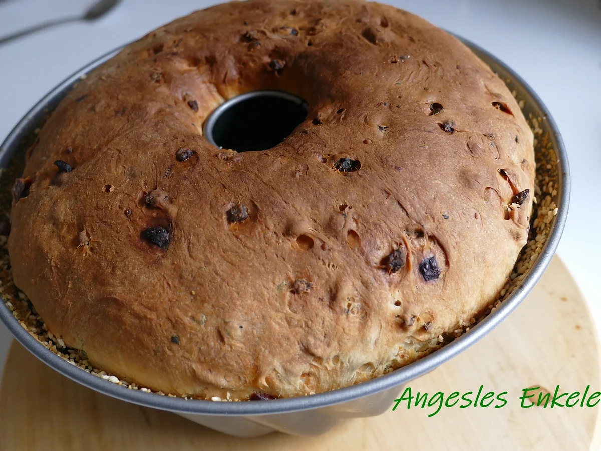 Gugelhupf Elsäßer Art mit Munsterkäse und Speck - Rezept - Bild Nr. 15458