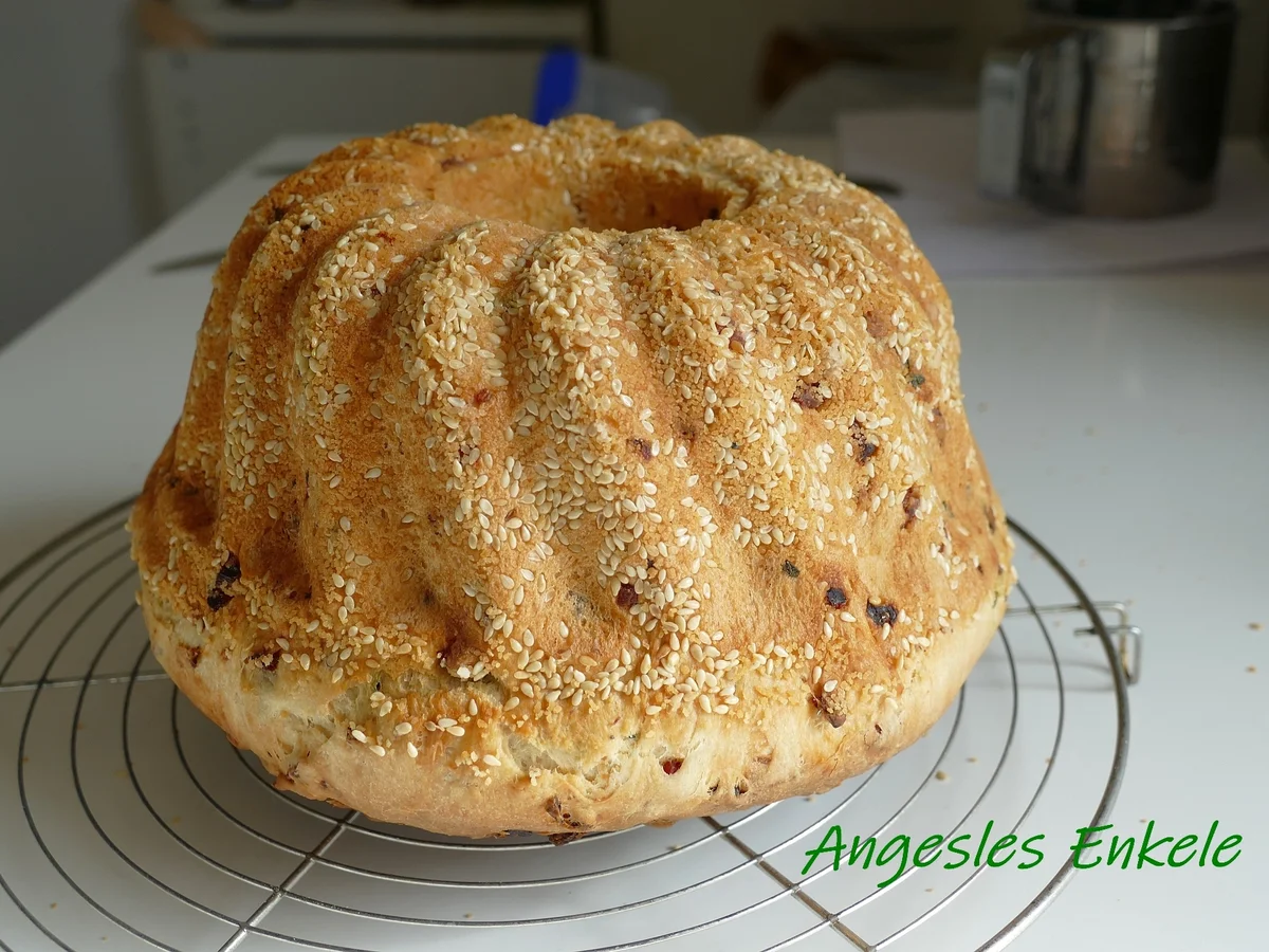 Gugelhupf Elsäßer Art mit Munsterkäse und Speck - Rezept - Bild Nr. 15459