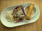 Laab Ped (Lauwarmer Entenfleischsalat) mit Frühlingsrollen und Erdnusssoße - Rezept - Bild Nr. 2