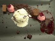 Rezept: Schokokuchen mit Eiscreme und Kirschmousse Bild Nr. 2 Schokokuchen mit Eiscreme und Kirschmousse - Rezept - Bild Nr. 2