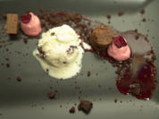 Schokokuchen mit Eiscreme und Kirschmousse - Rezept - Bild Nr. 2