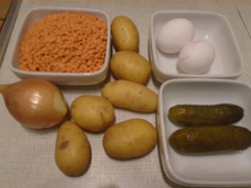 Linsen-Kartoffel-Stampf mit Spiegelei und Gewürzgurke - Rezept - Bild Nr. 3