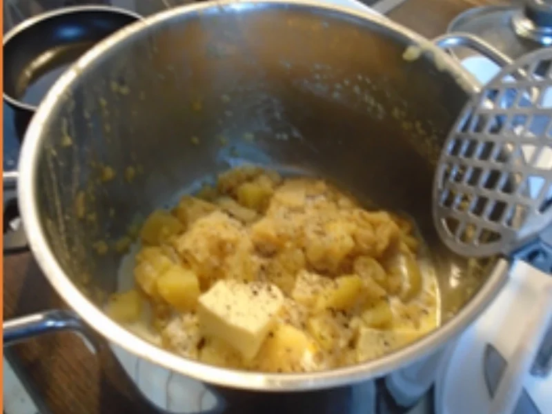 Linsen-Kartoffel-Stampf mit Spiegelei und Gewürzgurke - Rezept - Bild Nr. 5