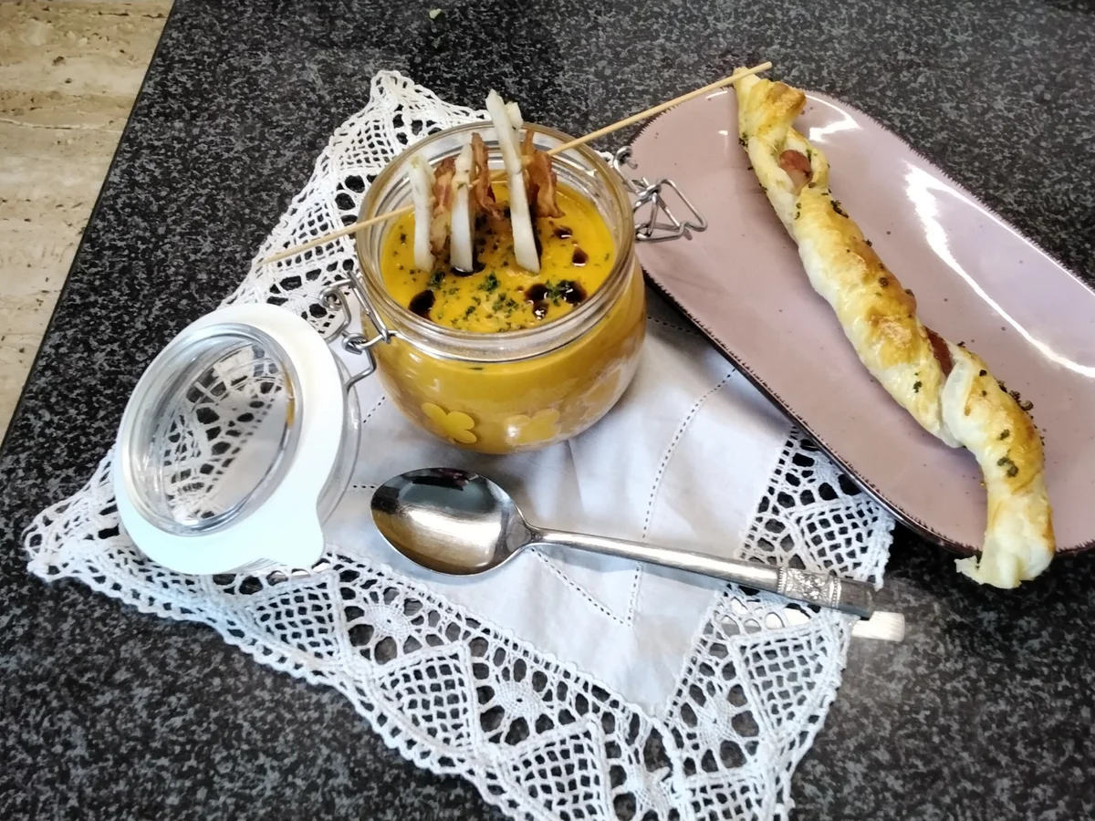 Kürbissuppe mit knusper Beilage+ Birne und Speck - Rezept - Bild Nr. 2