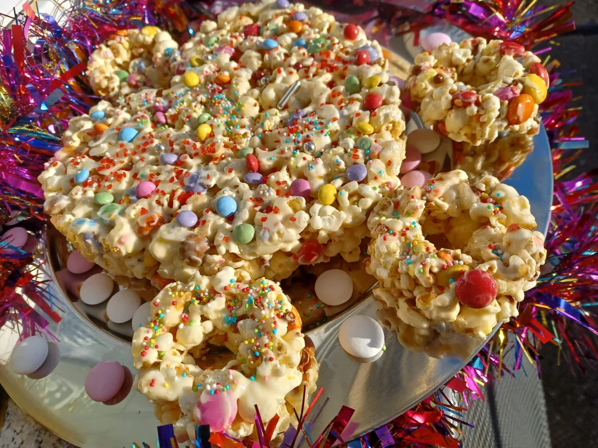 Rezept: Bunter Popcorn - Kuchen Bild Nr. 15483 Bunter Popcorn - Kuchen - Rezept - Bild Nr. 15483