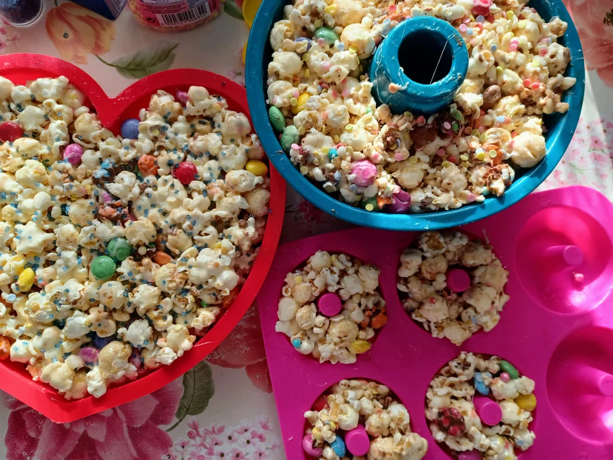 Rezept: Bunter Popcorn - Kuchen Bild Nr. 15491 Bunter Popcorn - Kuchen - Rezept - Bild Nr. 15491