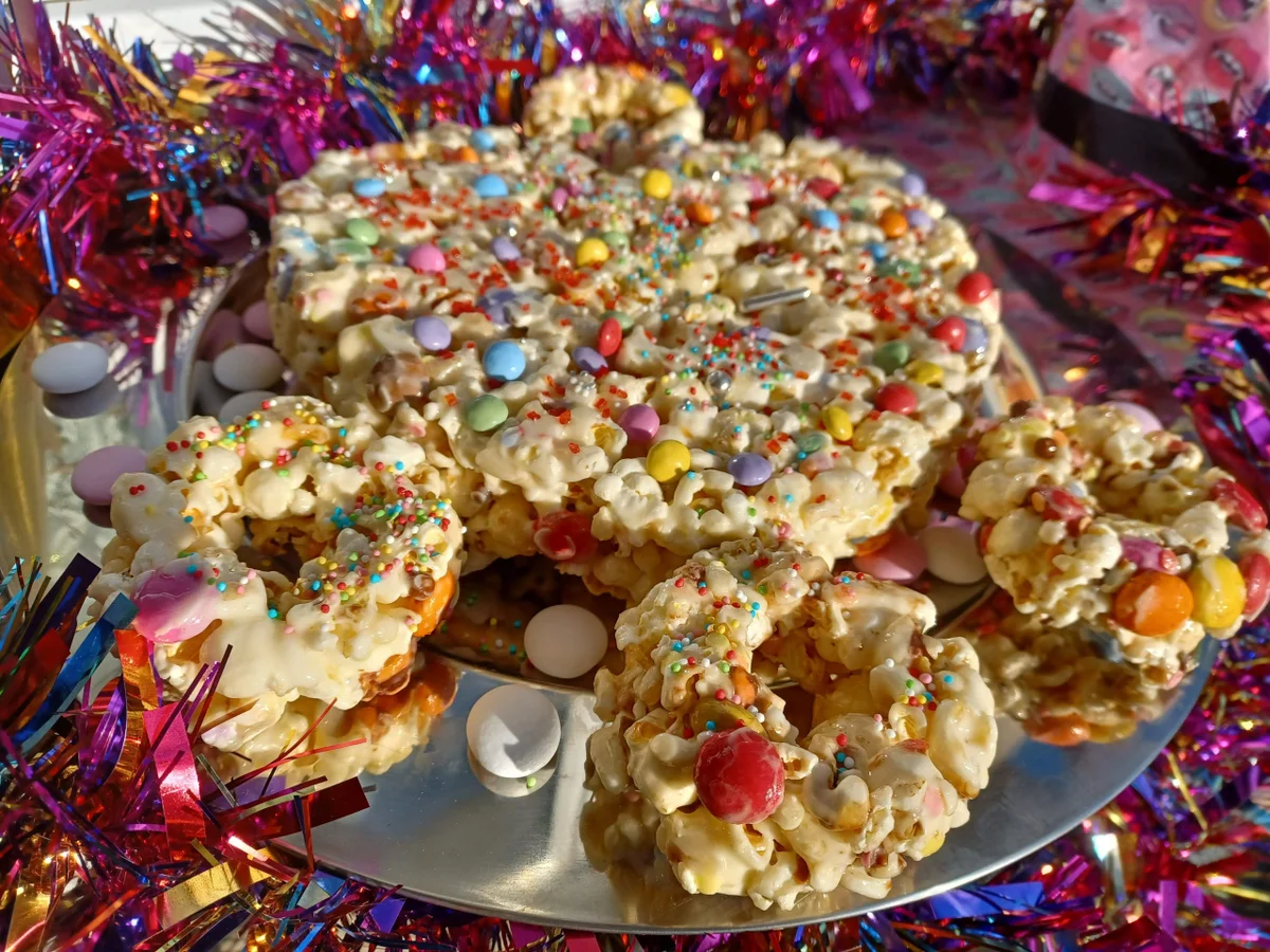 Rezept: Bunter Popcorn - Kuchen Bild Nr. 15483 Bunter Popcorn - Kuchen - Rezept - Bild Nr. 15483