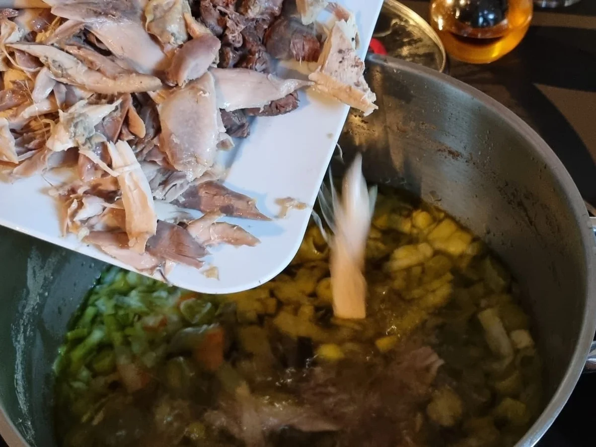 Hühnersuppe mit Rinder Beinscheibe - Rezept - Bild Nr. 15493