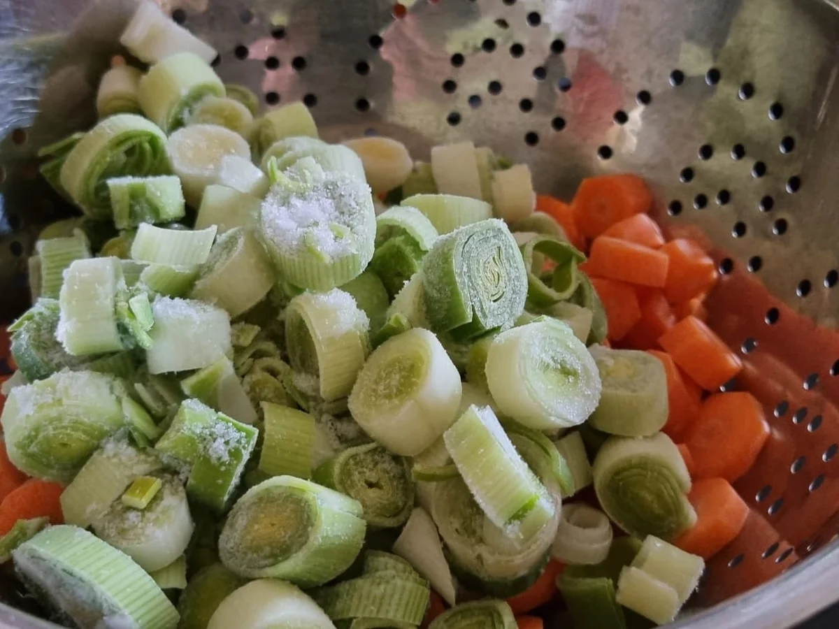 Hühnersuppe mit Rinder Beinscheibe - Rezept - Bild Nr. 15497