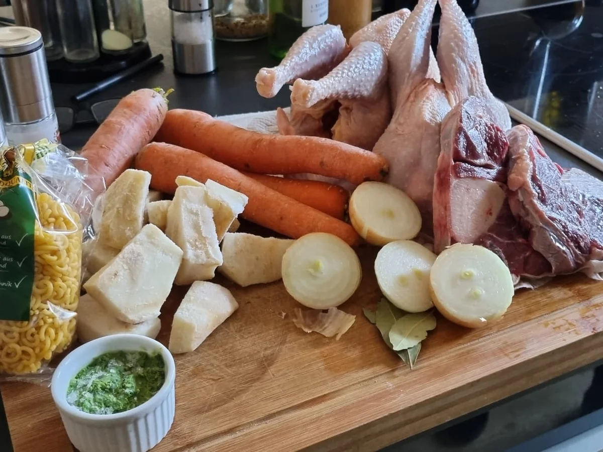 Hühnersuppe mit Rinder Beinscheibe - Rezept - Bild Nr. 15502