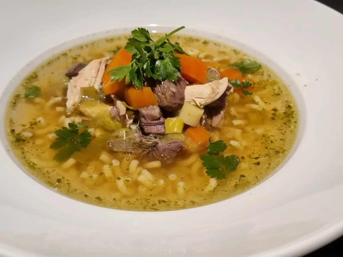 Hühnersuppe mit Rinder Beinscheibe - Rezept - Bild Nr. 2