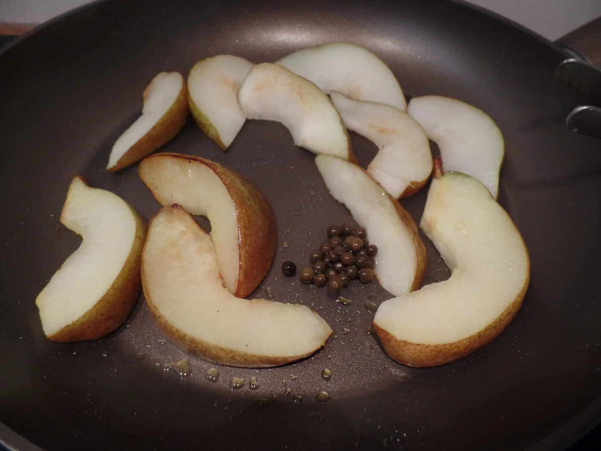 Steckrüben-Kartoffel-Suppe mit Pfeffer-Birnen - Rezept - Bild Nr. 15510