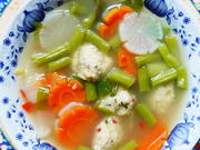 Hühnerknödelsuppe mit Gemüse -- Bakso Ayam dan Sayuran - Rezept - Bild Nr. 2