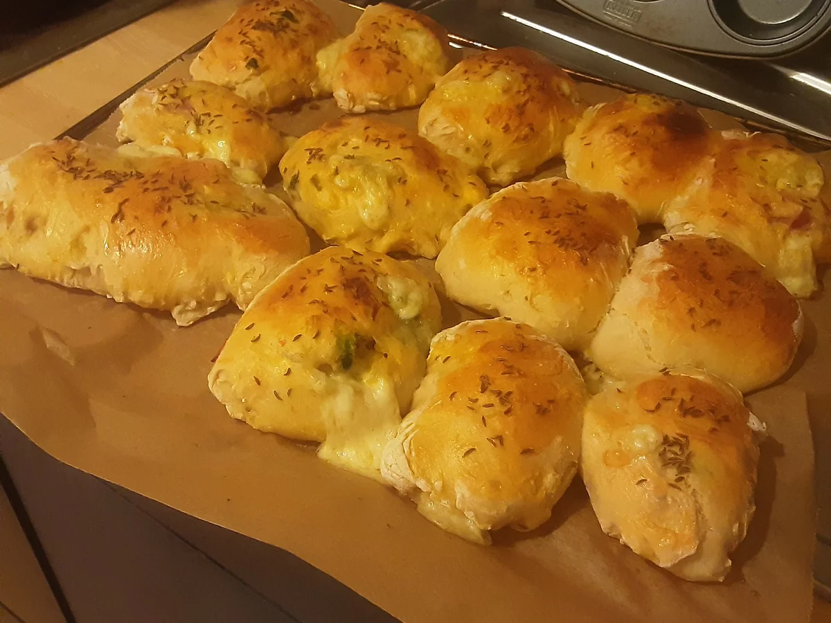 Rezept: Piroggen mit Schinken und Käsefüllung Bild Nr. 3 Piroggen mit Schinken und Käsefüllung - Rezept - Bild Nr. 3