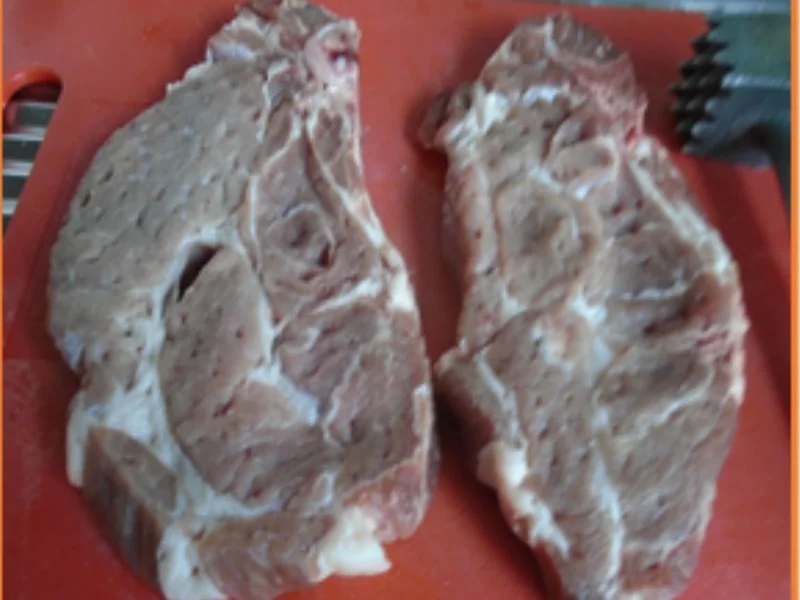 Rezept: Nackenkotelett mit Sambal Sauce, Pommes Frites und Chinakohlsalat Bild Nr. 4 Nackenkotelett mit Sambal Sauce, Pommes Frites und Chinakohlsalat - Rezept - Bild Nr. 4