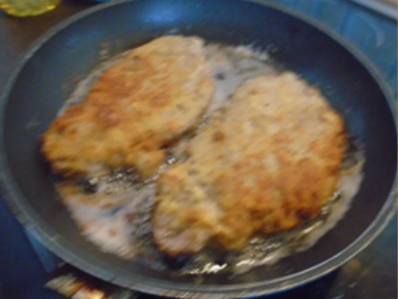 Rezept: Nackenkotelett mit Sambal Sauce, Pommes Frites und Chinakohlsalat Bild Nr. 6 Nackenkotelett mit Sambal Sauce, Pommes Frites und Chinakohlsalat - Rezept - Bild Nr. 6