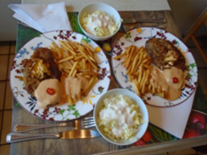 Rezept: Nackenkotelett mit Sambal Sauce, Pommes Frites und Chinakohlsalat Bild Nr. 8 Nackenkotelett mit Sambal Sauce, Pommes Frites und Chinakohlsalat - Rezept - Bild Nr. 8