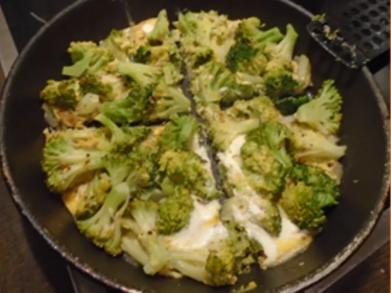 Rezept: Schnelle Brokkoli-Eier-Pfanne Bild Nr. 4 Schnelle Brokkoli-Eier-Pfanne - Rezept - Bild Nr. 4